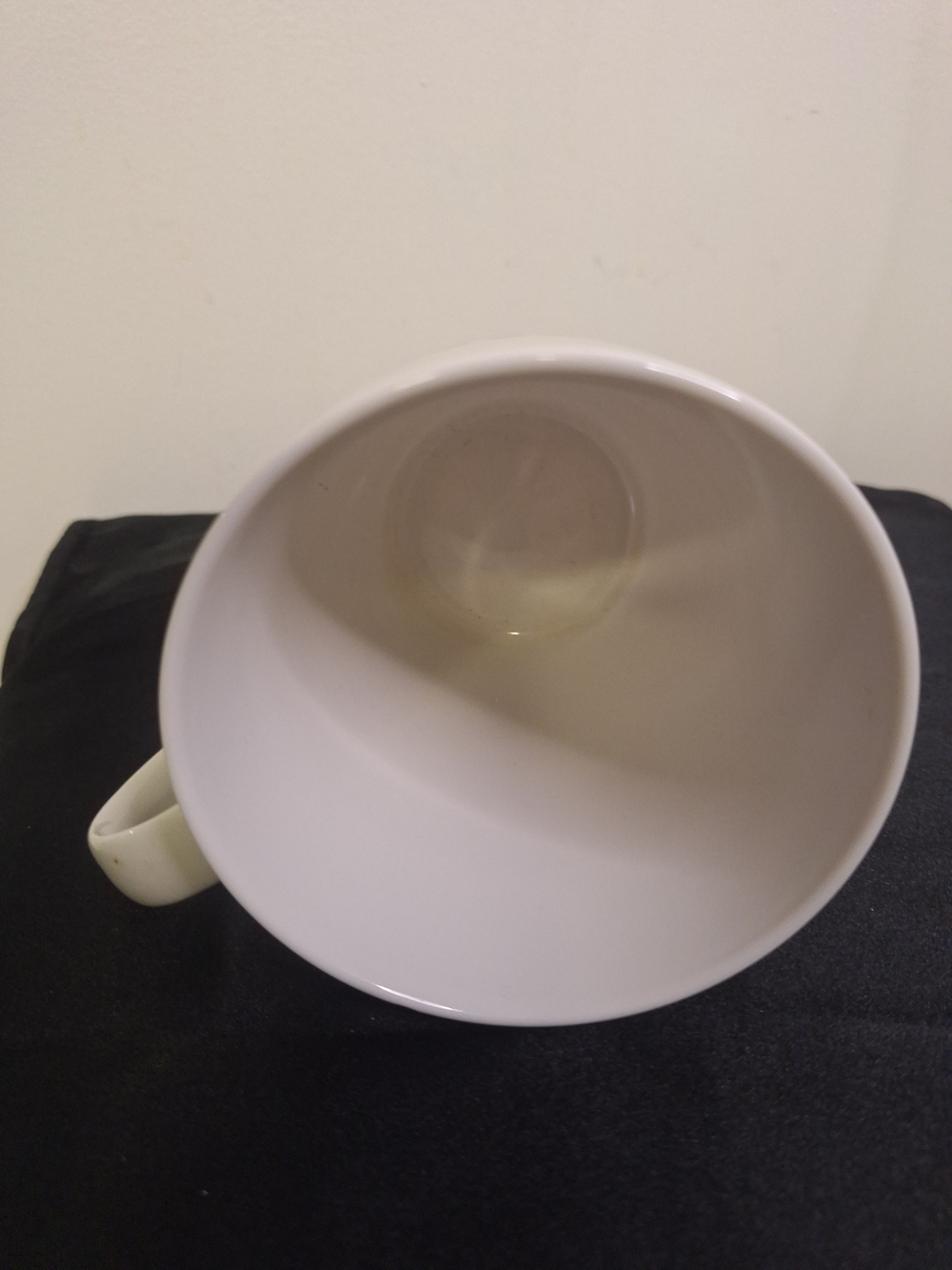 Pfaltzgraff White Mug with Red Lips and 'MAMACITA' Text - Picture 4 of 4